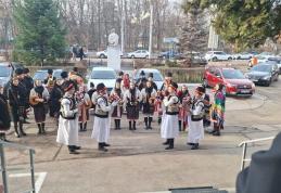 Polițiștii botoșăneni au primit vizitele urătorilor din comunele Corni și Vorona – FOTO