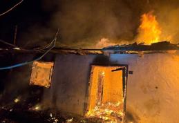 O femeie din Corlăteni și-a pierdut viața într-un incendiu izbucnit în noaptea dintre ani - FOTO