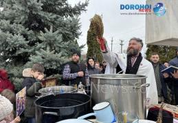 Bobotează 2024: Credincioșii din Dorohoi au primit agheasma mare. Gerul Bobotezei a fost înlocuit de vreme primăvăratică - FOTO