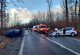 Bărbat din Dorohoi rănit într-un accident produs la Adâncata. Două mașini s-au ciocnit frontal