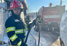 Bărbat rănit într-un incendiu produs în urmă cu puțin timp într-un atelier de reparații din Botoșani - FOTO