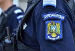 Bărbat beat sancționat cu aproape 3000 de lei de jandarmi după ce a făcut scandal și a agresat trecătorii