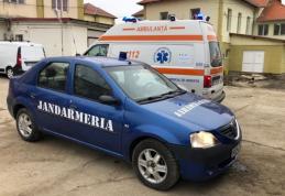 Tineri botoșăneni încătușați după ce au agresat personalul medical care venise să le ofere primul ajutor