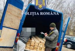 Material lemnos fără documente. Bărbat sancționat pe raza comunei Cândești - FOTO