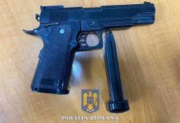 Tânăr amendat cu peste 7.000 de lei, pentru că a provocat scandal și avea asupra sa un pistol