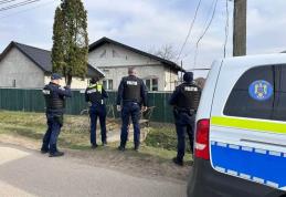 Percheziții domiciliare la persoane bănuite de furt calificat