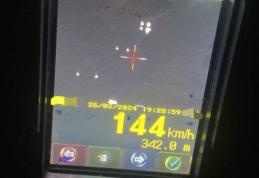 Tânăr de 19 ani surprins cu peste 140 km/h în localitate