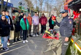 „Împreună mai pregătiți” – peste 1500 de elevi, cadre didactice și cetățeni din Dorohoi, învățați să salveze vieți – FOTO