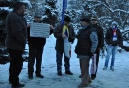 Membrii Partidului Poporului alungaţi din Piaţa Revoluţiei