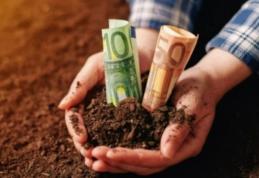 Peste 200.000 de fermieri vor primii câte 100 de euro pe hectar