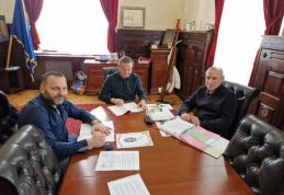 Primăria Dorohoi a semnat al doilea contract de execuție lucrări pentru renovarea energetică moderată a unor clădiri rezidențiale multifamiliale