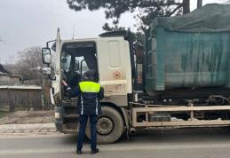 Acțiune a polițiștilor pentru verificarea stării tehnice a autovehiculelor - FOTO