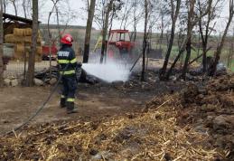 Bărbat ajuns la spital arsuri pe față și mâini după ce a încercat să stingă un incendiu ce i–a cuprins gospodăria