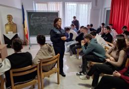 Activitate de prevenire a violenței la Seminarului Teologic „Sfântul Ioan Iacob” Dorohoi - FOTO