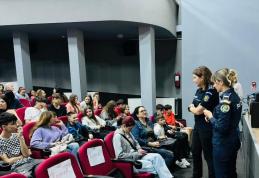 Sesiune de informare susținută de polițiști la Dorohoi, pe tema disparițiilor de minori