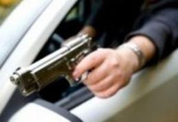 Neînțelegeri în trafic rezolvate cu pistolul