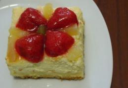 Prăjitură (pască) cu brânză și fructe