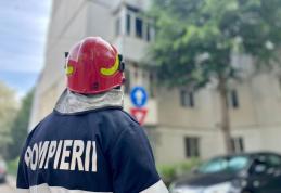 O lumânare aprinsă lăsată nesupravegheată a provocat un incendiu în balconul unui apartament din Botoșani