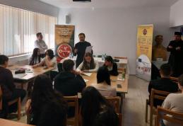 Proiect școlar derulat la nivelul Seminarului Teologic Liceal Ortodox „Sfântul Ioan Iacob” Dorohoi „Împreună prindem curaj” - FOTO