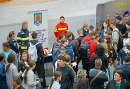 Pompierii botoșăneni prezenți la „Bursa locurilor de muncă” - FOTO