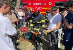 Meseria de salvator, prezentată elevilor Liceului „Regina Maria” din Dorohoi - FOTO