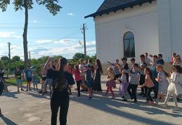 Bucuriile copilăriei! Ziua Copilului sărbătorită în Parohia „Sfinții Împărați Constantin și Elena” din Broscăuți - FOTO