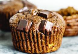 Brioșe cu iaurt și ciocolată