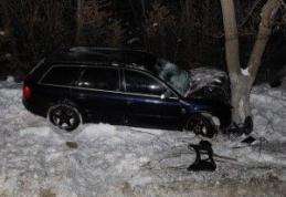 Accident, astăzi dimineaţă, la Cucorăni! Patru tineri au intrat cu maşina într-un copac