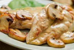 Piept de pui cu sos de ciuperci