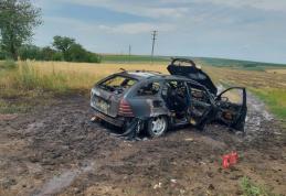 Mașină distrusă într-un incendiu, pe DN 29