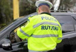 Două tinere de 18 și 21 de ani prinse conducând fără permis