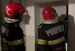 Două persoane au avut nevoie de ajutorul pompierilor după ce au rămas blocate într-un lift