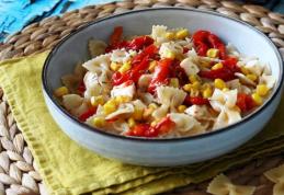 Salată de paste reci, cu ardei și porumb