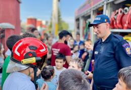 Întâlnire interactivă a pompierilor botoșăneni cu 40 de copii înscriși la Tabăra de zi organizată de Parohia „Sfântul Gheorghe” Săveni - FOTO