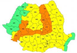 COD GALBEN de averse torențiale, intensificări ale vântului și descărcări electrice pentru Județul Botoșani