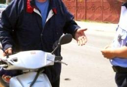 La plimbare cu mopedul, băut şi fără permis de conducere. Ce alcoolemie avea mopedistul de ocazie