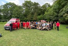 Pompierii botoșăneni alături de copiii de la Tabăra Militară de Airsoft din Agafton - FOTO
