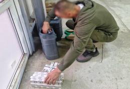 Ţigări de contrabandă, ascunse în bidoane din material plastic, confiscate la frontieră