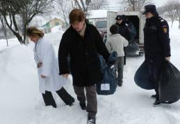 Ajutoare de la francezi distribuite de pompieri