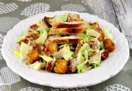 Salată Caesar