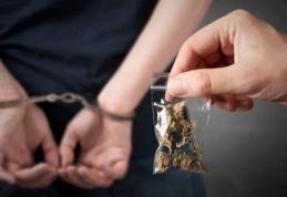 Tânăr cercetat pentru deținere de droguri