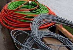 Tânăr reținut de polițiști după ce a sustras peste 400 de metri de cablu de la o companie de telefonie mobilă