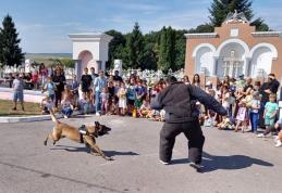 Activitate estivală a jandarmilor botoșăneni: 130 de copii au luat parte la întâlniri cu câinii de serviciu - FOTO