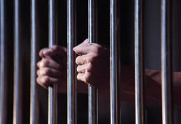 Tânăr surprins în flagrant delict de polițiști. Acesta a fost reținut