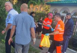 Femeie atacată de un câine ajutată de un jandarm care mergea la serviciu