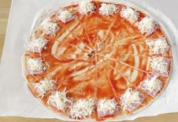Mini croissante pizza cu șuncă și cașcaval