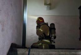 Incendiu într-un apartament din Botoșani. Ardea patul, salteaua, mai multe materiale textile și instalația electrică