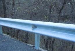 Hotii de fier nu au limite! Au furat parapeţii de pe un drum judeţean