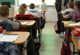 NOU! Elevii care învață în schimburi, ilegal din 2025. Sălile de detenție nu sunt obligatorii