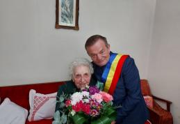 Cetățean centenar din Dorohoi sărbatorit de autorități - FOTO